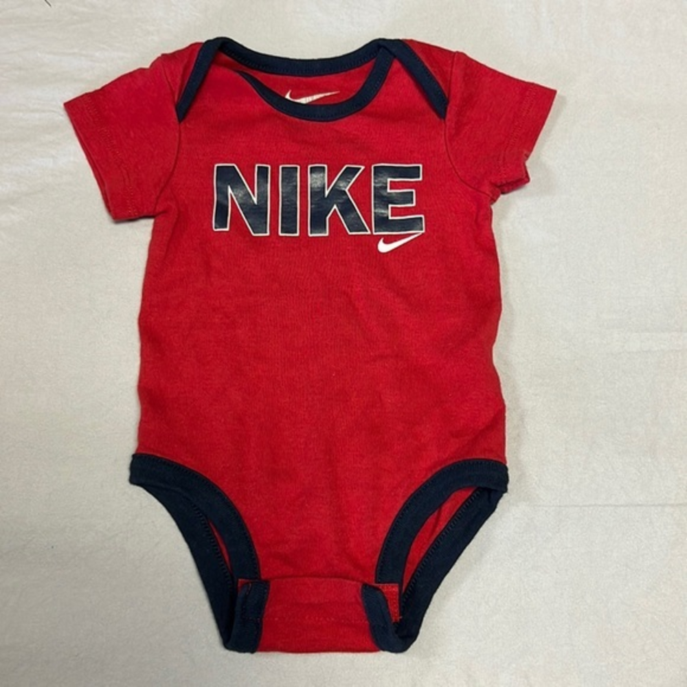 Baby Nike‎ onesie